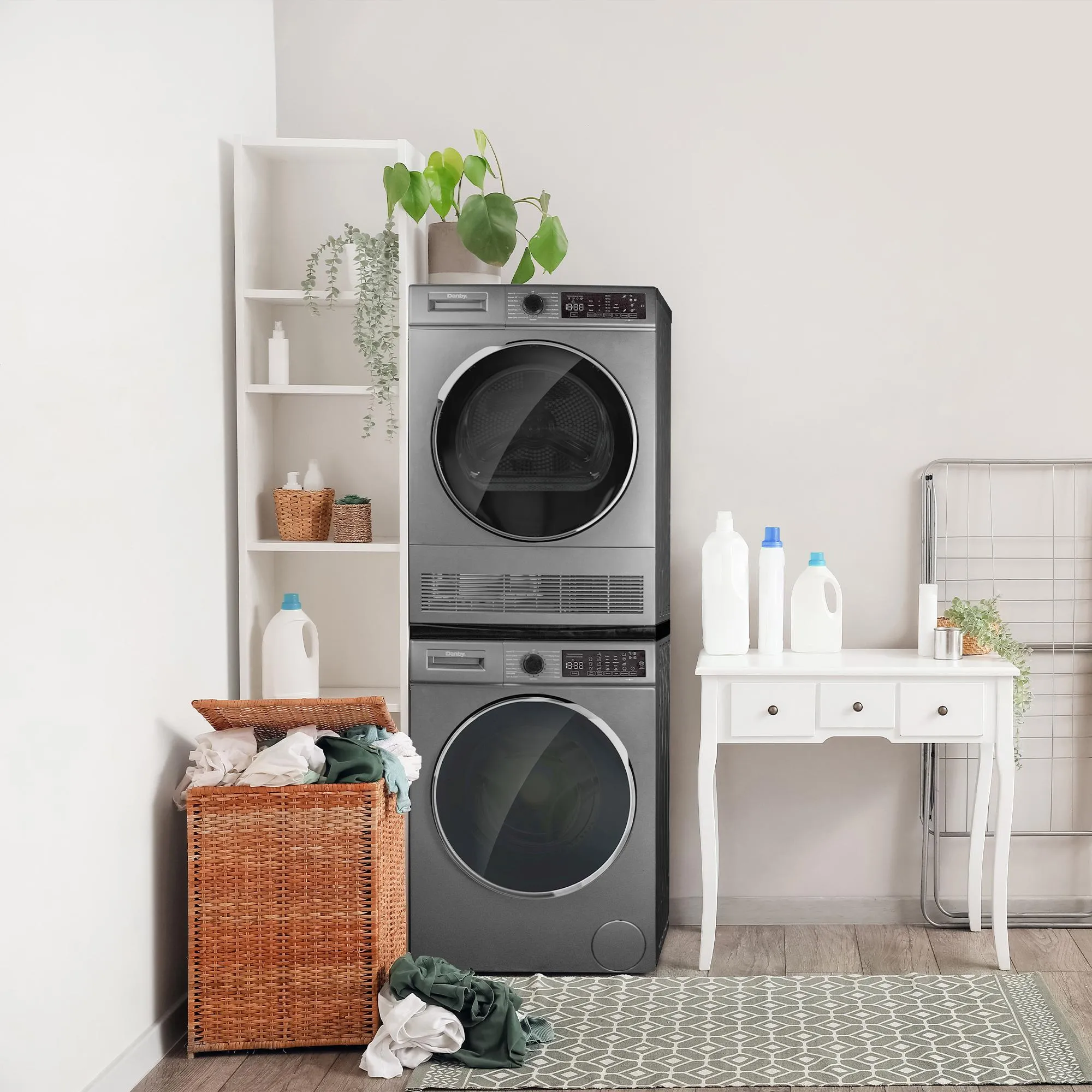 Danby DWM022D1DSDB Danby 2.2 Cu. Ft. 24" Front Load Washing Machine