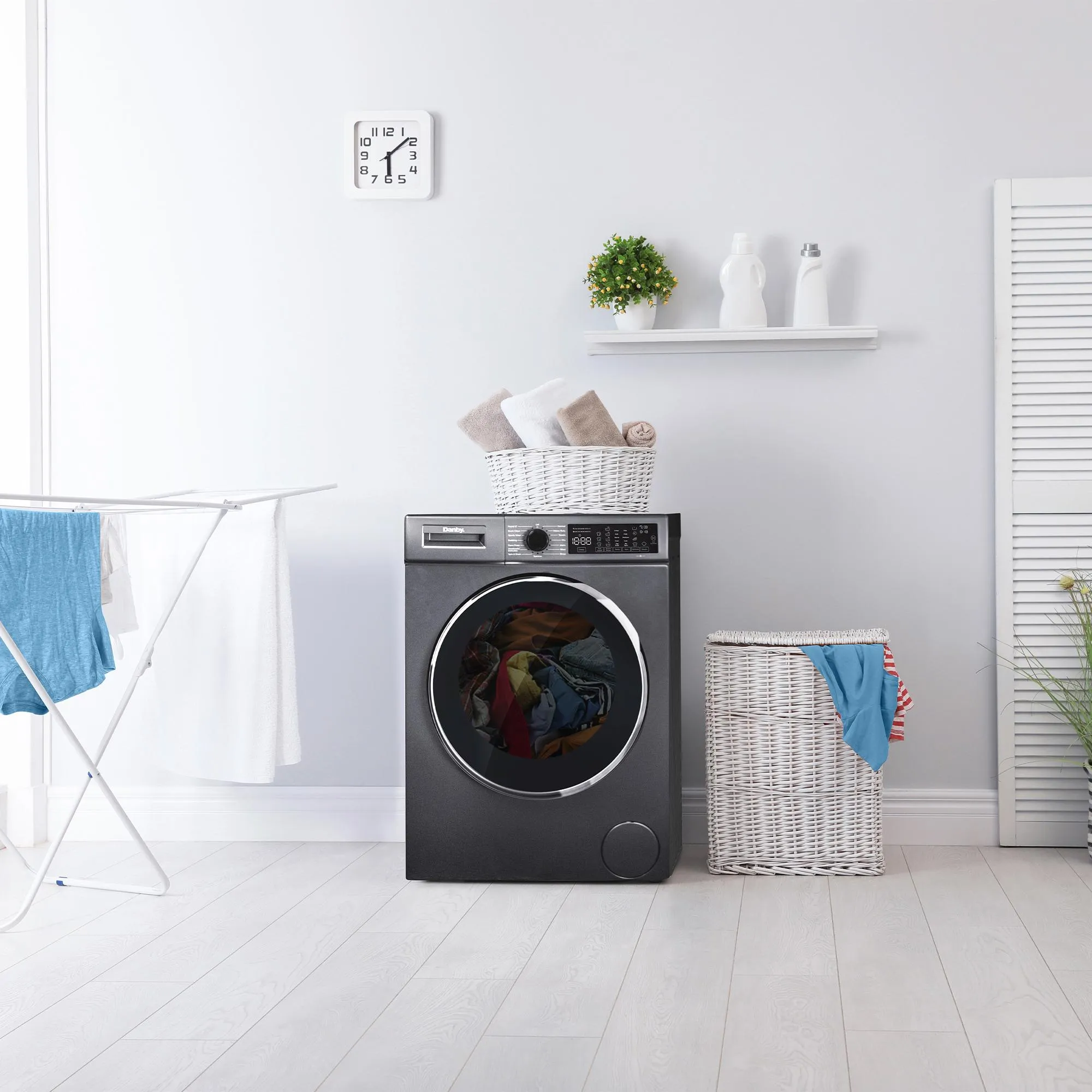Danby DWM022D1DSDB Danby 2.2 Cu. Ft. 24" Front Load Washing Machine