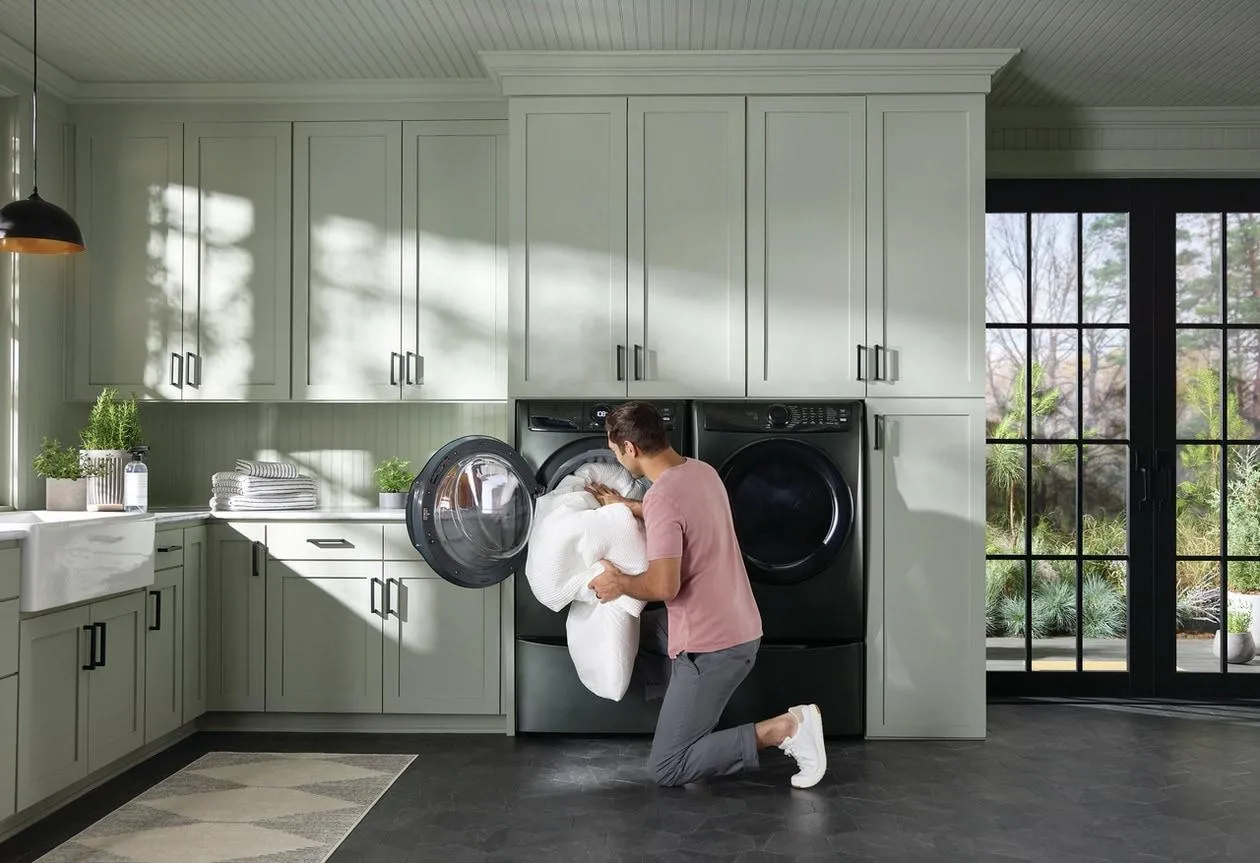 Electrolux ELFG7738AA Electrolux Front Load Perfect Steam&#8482; Gas Dryer With Luxcare Dry And Instant Refresh - 8.0 Cu. Ft.