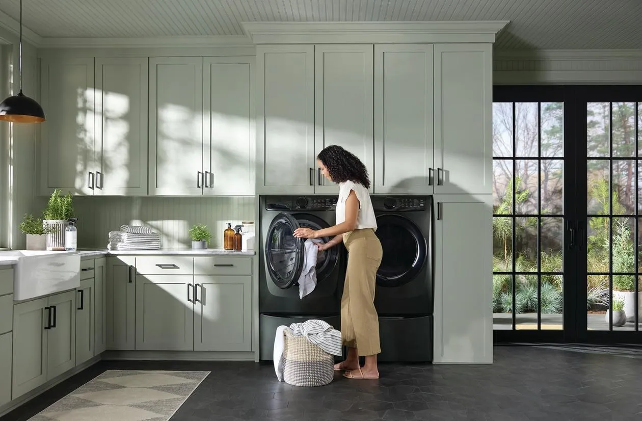 Electrolux ELFG7738AA Electrolux Front Load Perfect Steam&#8482; Gas Dryer With Luxcare Dry And Instant Refresh - 8.0 Cu. Ft.