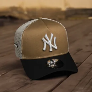 Instant Discount Trending Savings Now New Era 9Forty A-Frame Mlb New York Yankees Khaki / Kelly Green Uv Trucker
