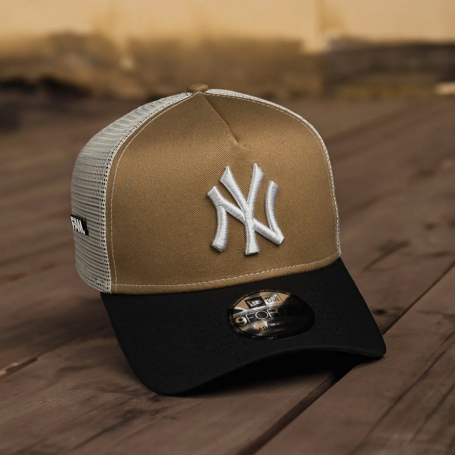 Instant Discount Trending Savings Now New Era 9Forty A-Frame Mlb New York Yankees Khaki / Kelly Green Uv Trucker