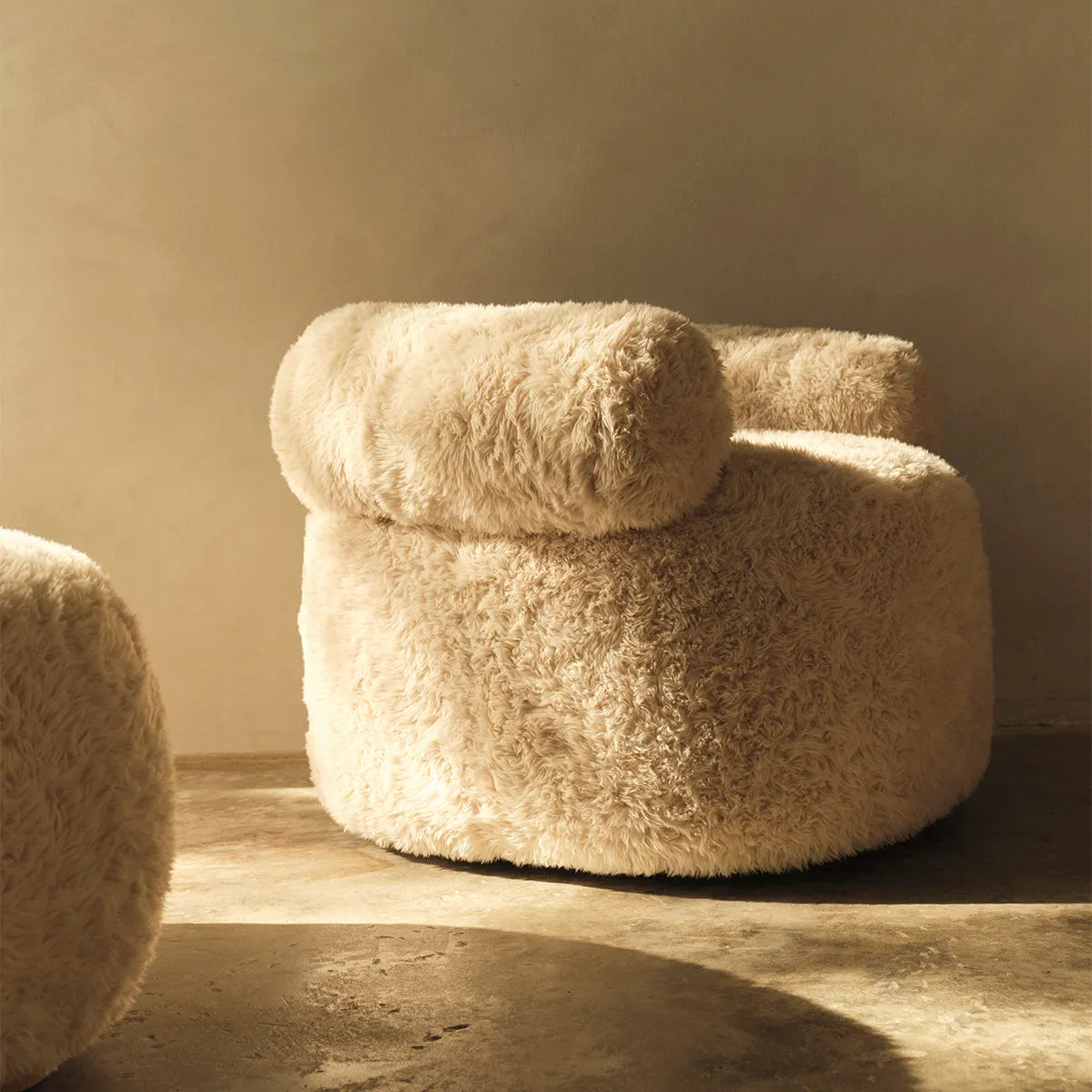 Huggy Swivel Armchair (Paddington)