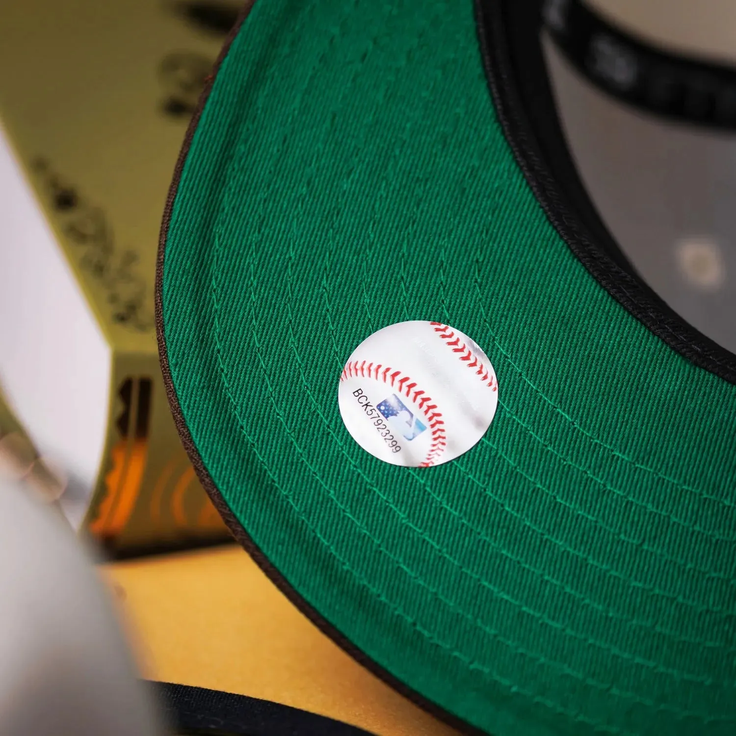 New Era 59Fifty Mlb San Diego Padres 40Th Anniversary Two Tone / Kelly Green Uv Fitted Cap Special Steal Event