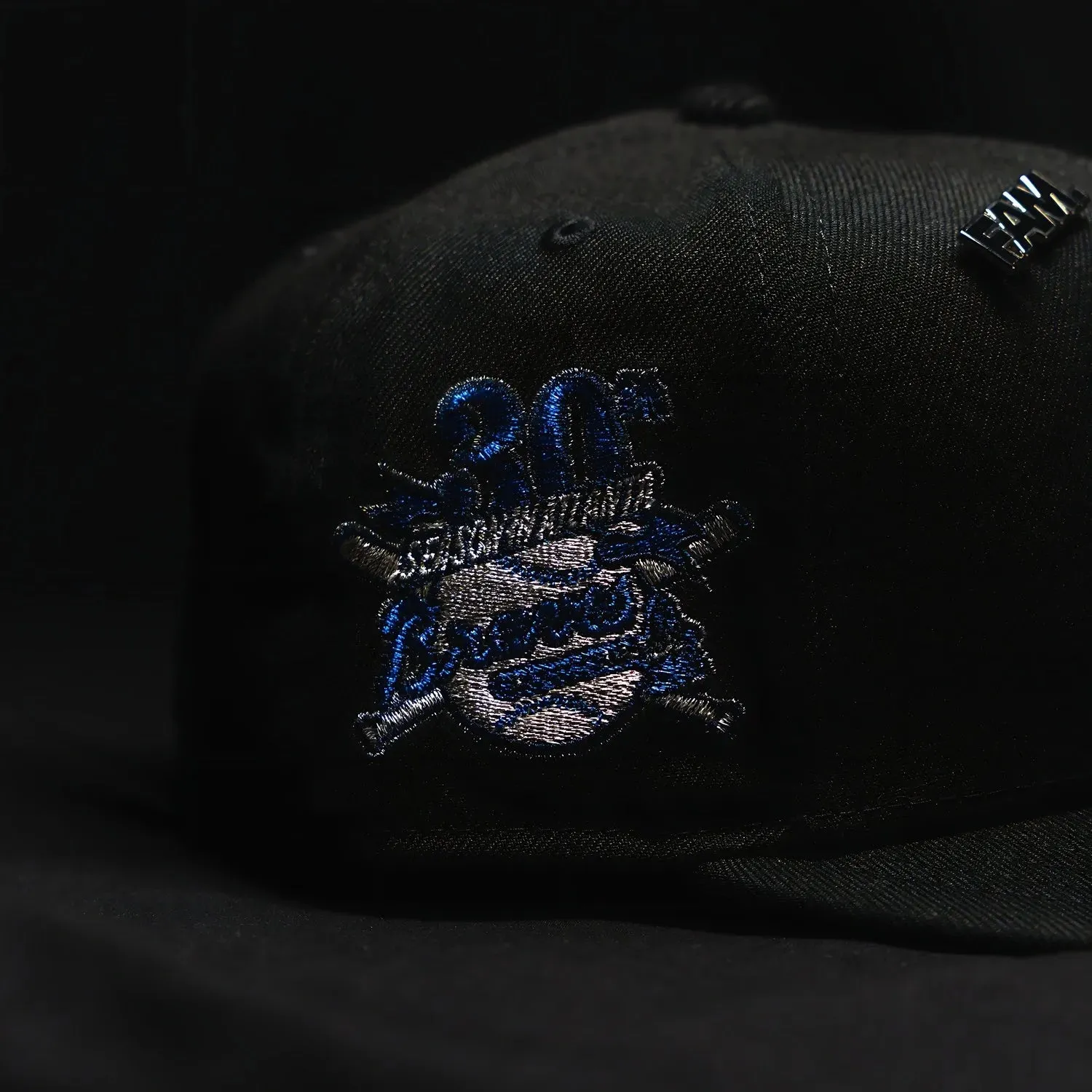 Hot Savings Alert Todays Hot Savings New Era 59Fifty Mlb Atlanta Braves 30Th Season Black / Metallic Silver Uv Fitted Cap