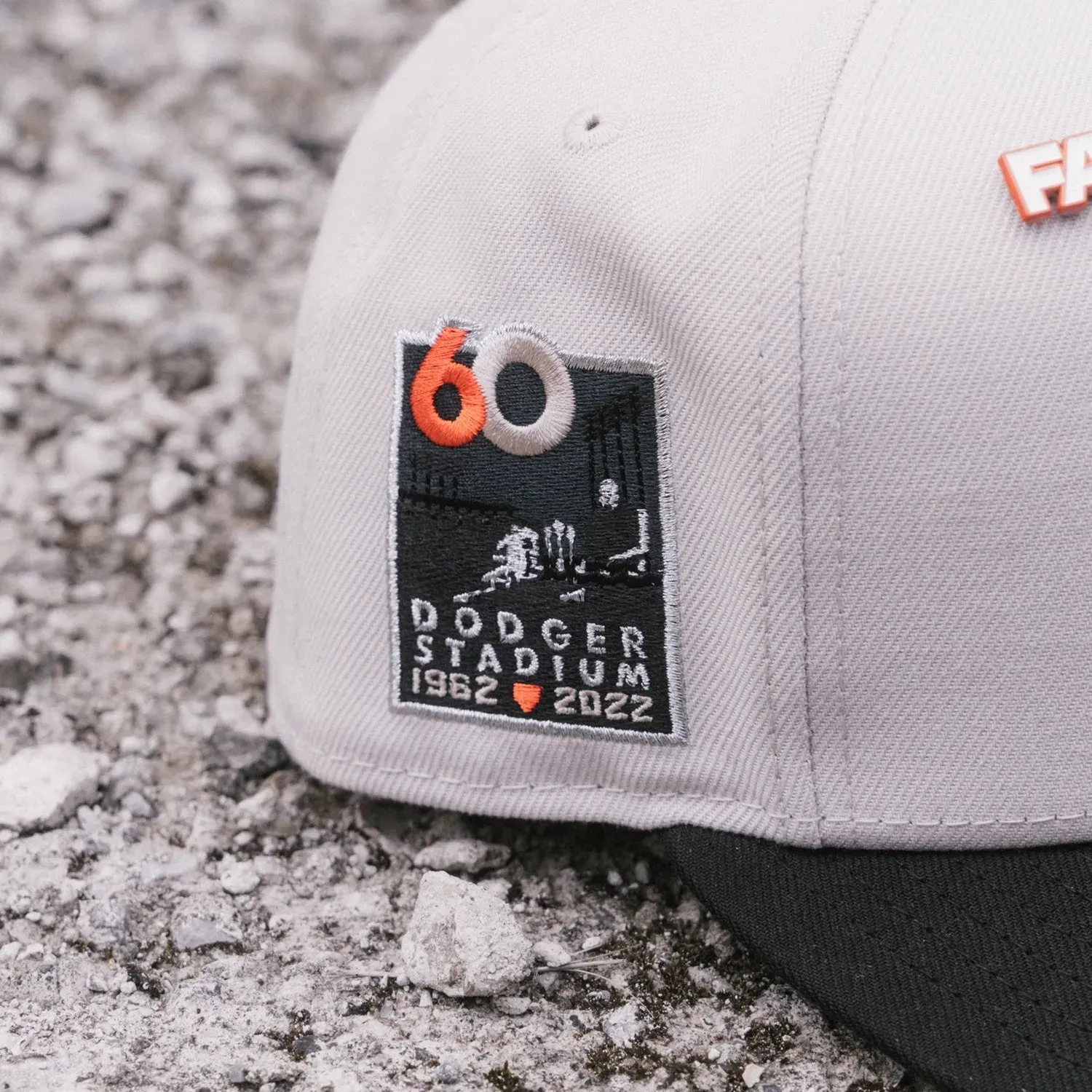 End-of-Week Deals Limited Offer Alert New Era 59Fifty Mlb Los Angeles Dodgers 60Th Anniversary Two Tone / Graphite Uv Fitted Cap