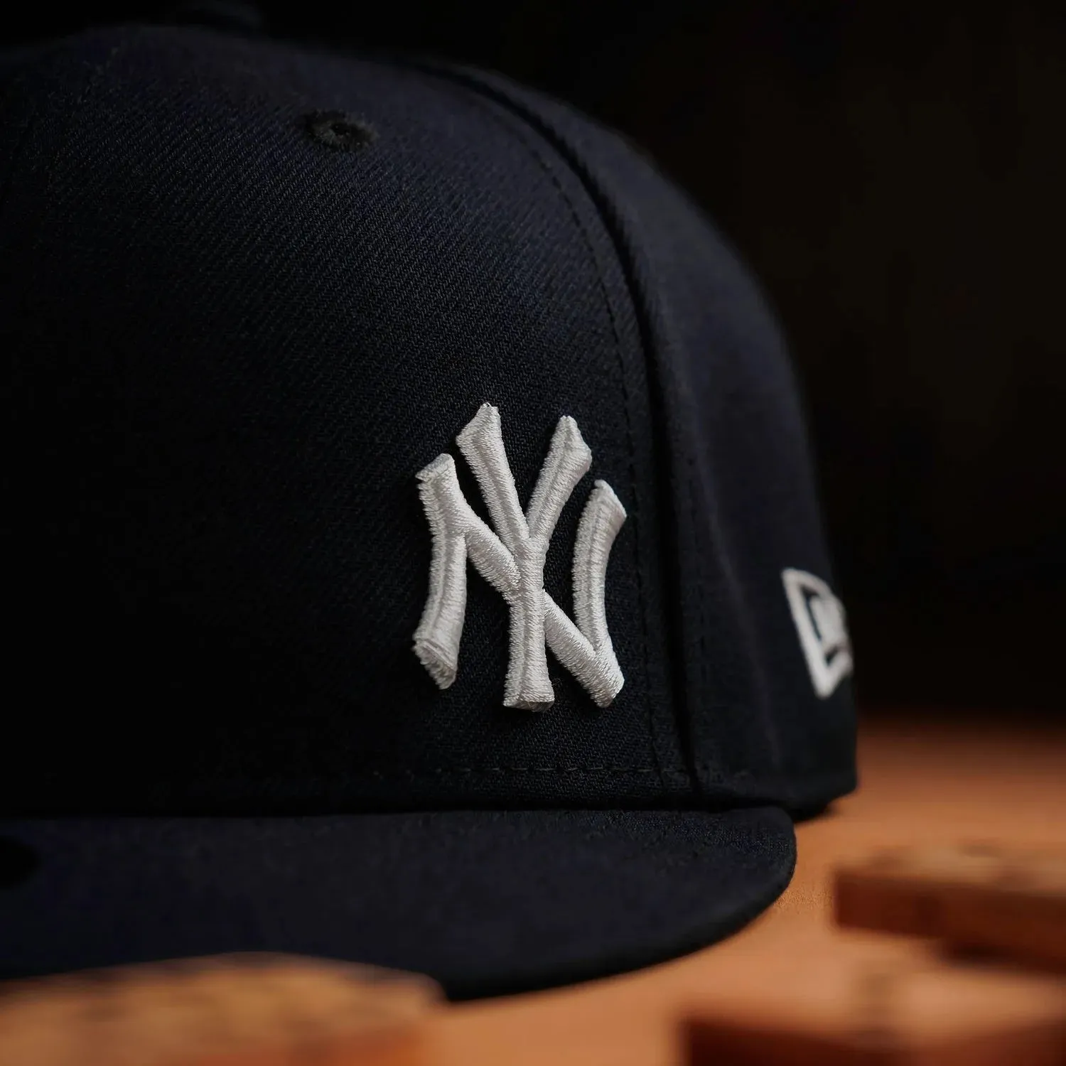 Trending Hot Deal Hot Pick Deal New Era 59Fifty Mlb Mini Logo New York Yankees Ws 99 Navy / Grey Uv Fitted Cap