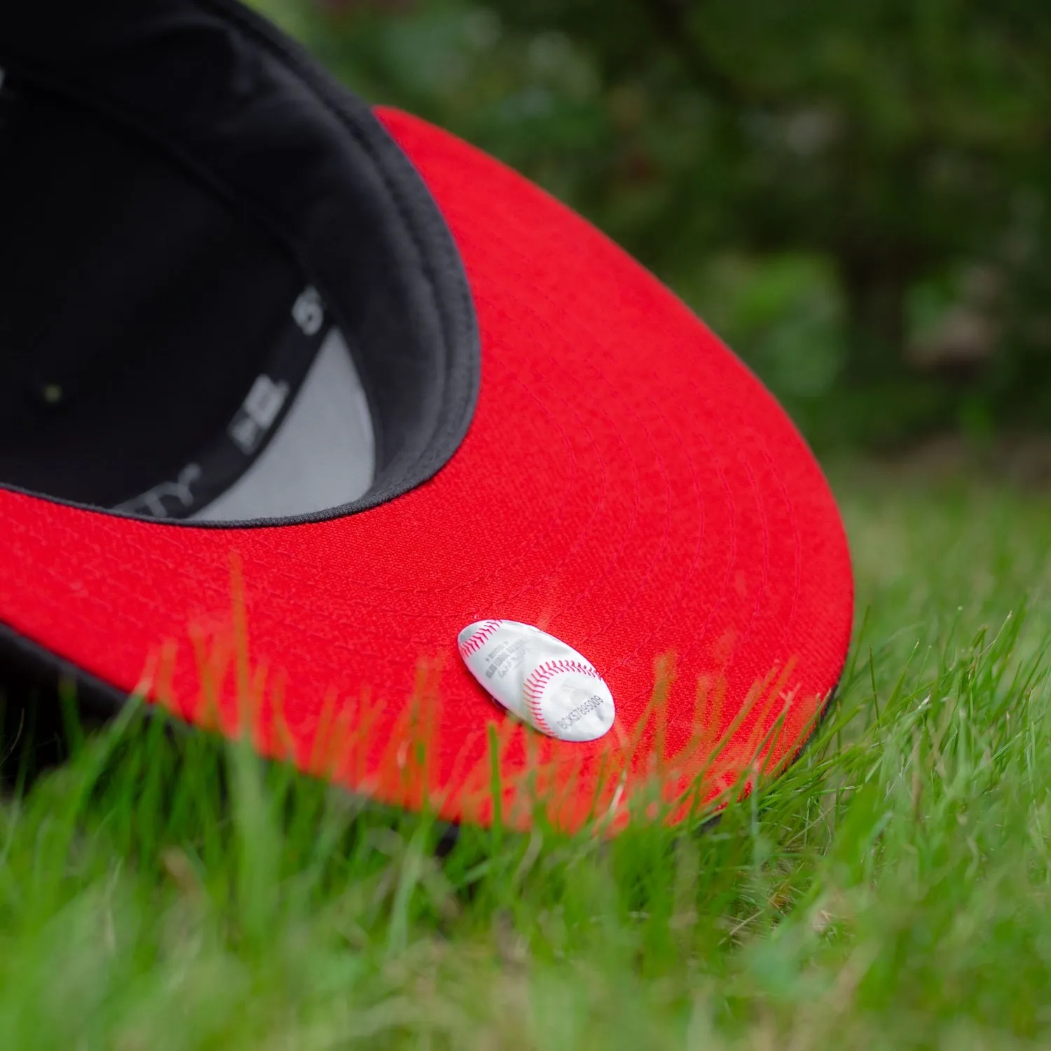 Trending Hot Picks New Era 59Fifty Mlb New York Yankees Roses Black / Scarlet Uv Fitted Cap