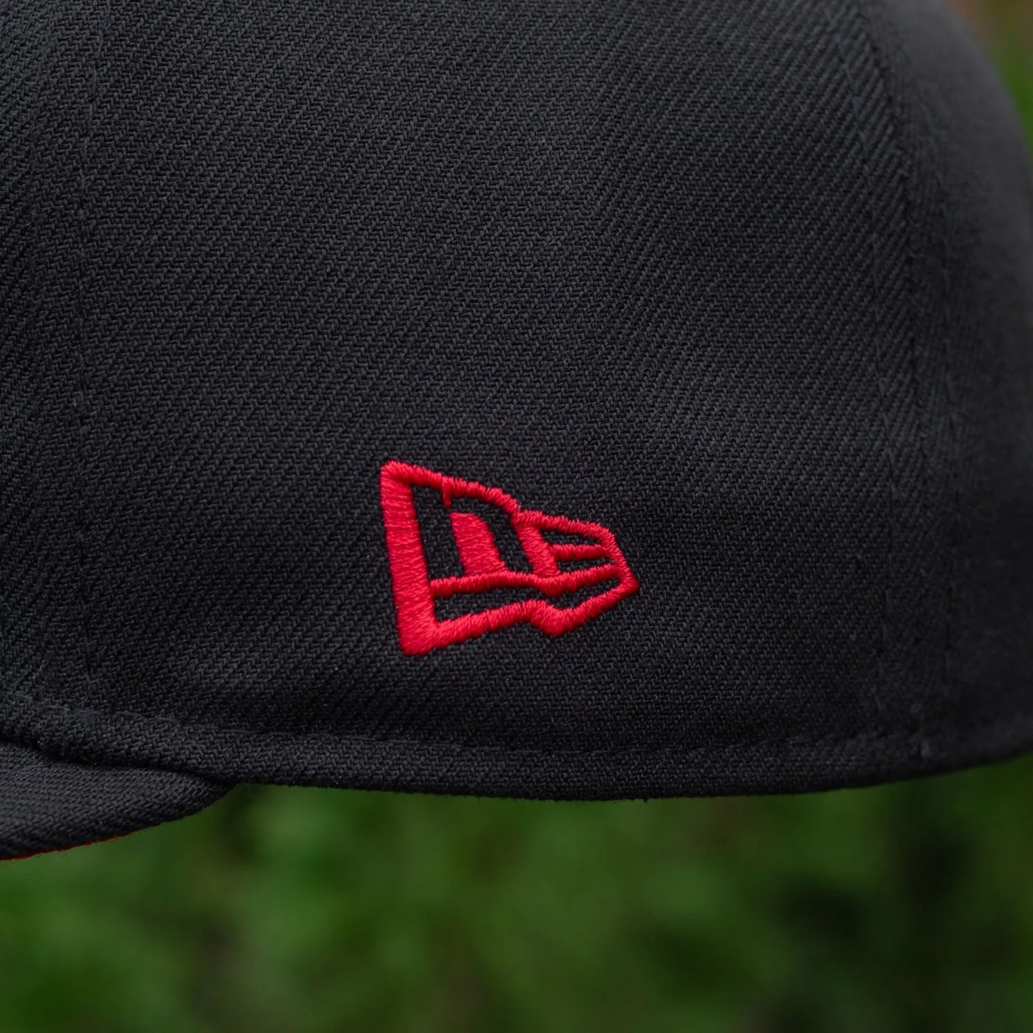 New Era 59Fifty Mlb New York Yankees Roses Black / Scarlet Uv Fitted Cap Dont Miss This Offer