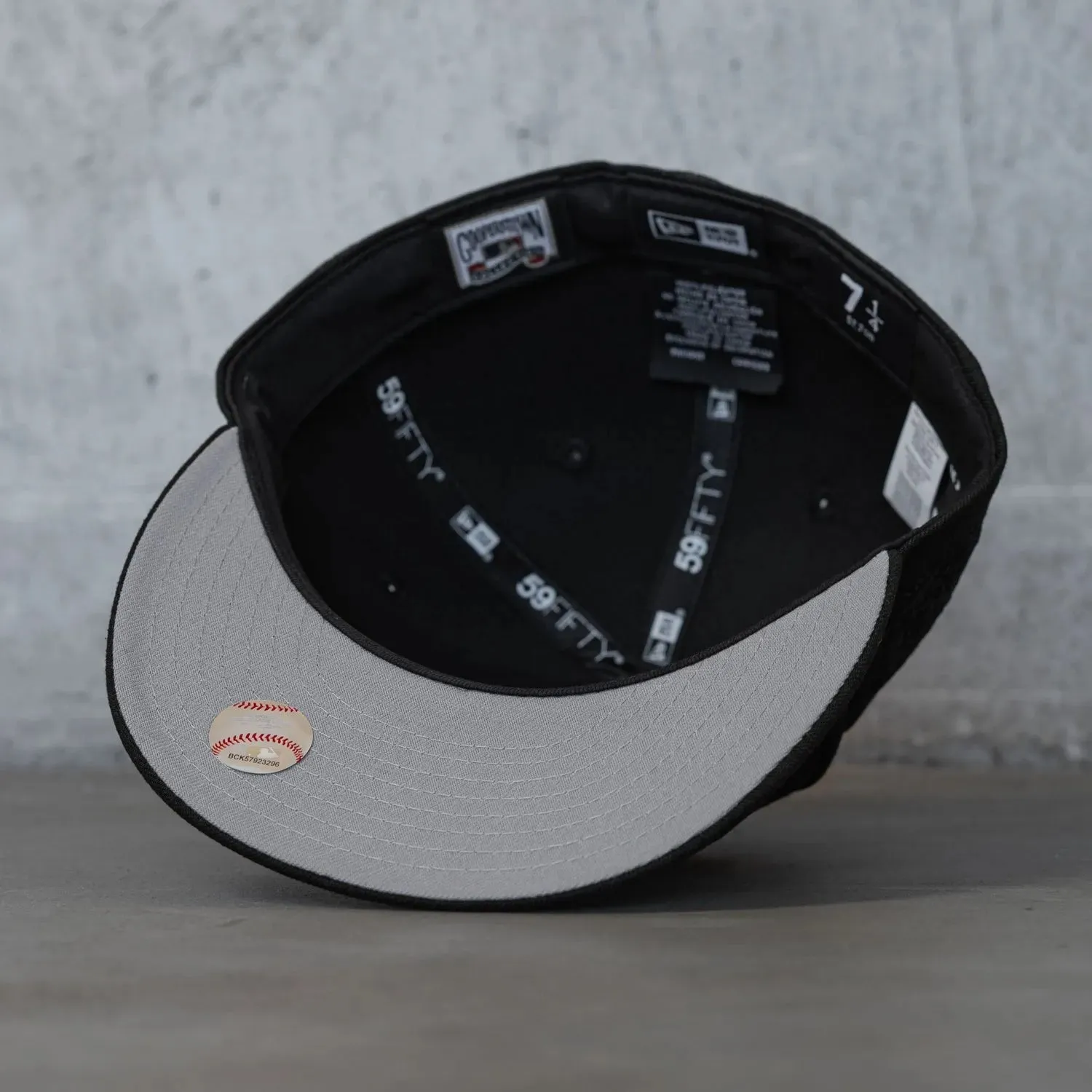 Must-Have Steals New Era 59Fifty Mlb New York Yankees World Series 1998 Black On Black / Grey Uv Fitted Cap