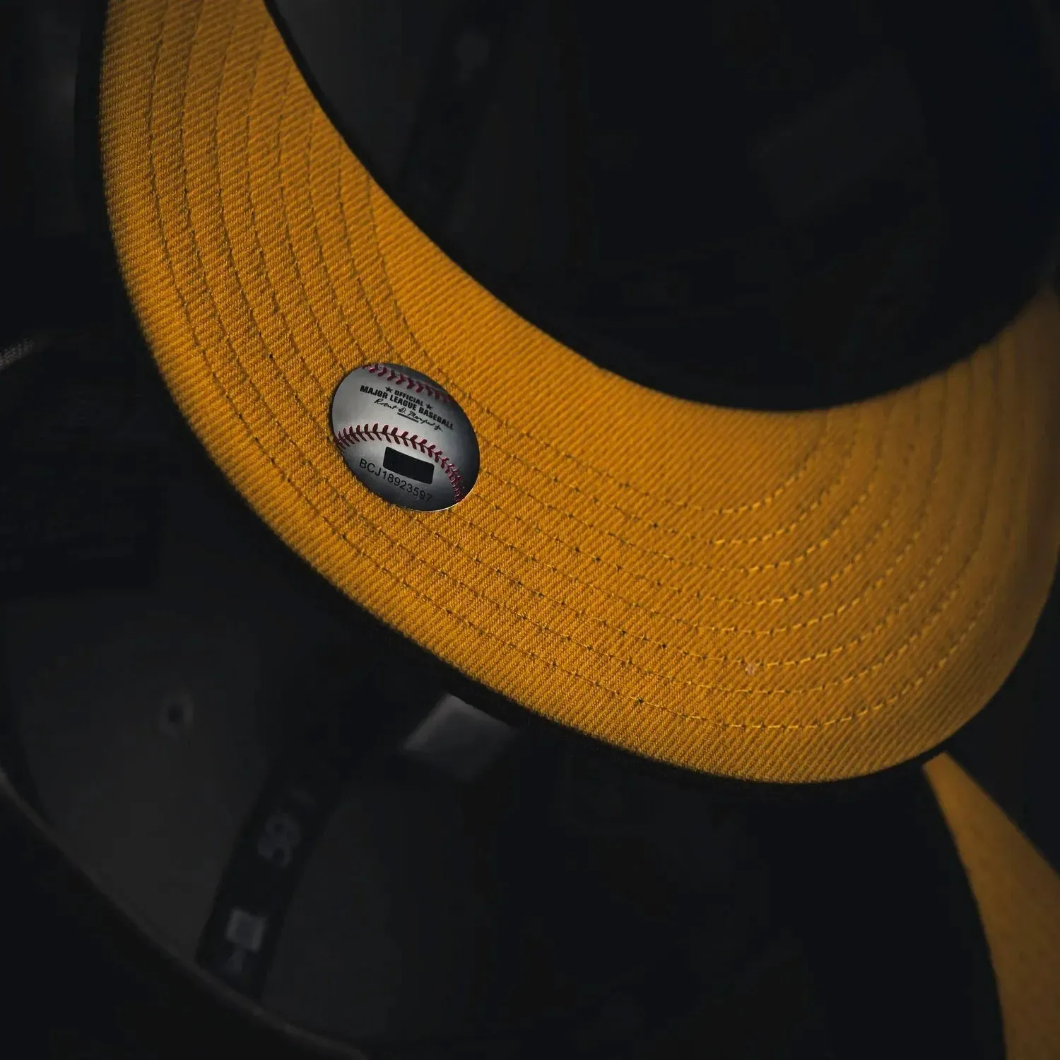 New Era 59Fifty Mlb New York Yankees World Series 1999 Two Tone / Yellow Uv Fitted Cap Save More Now Perfect Gift Sale