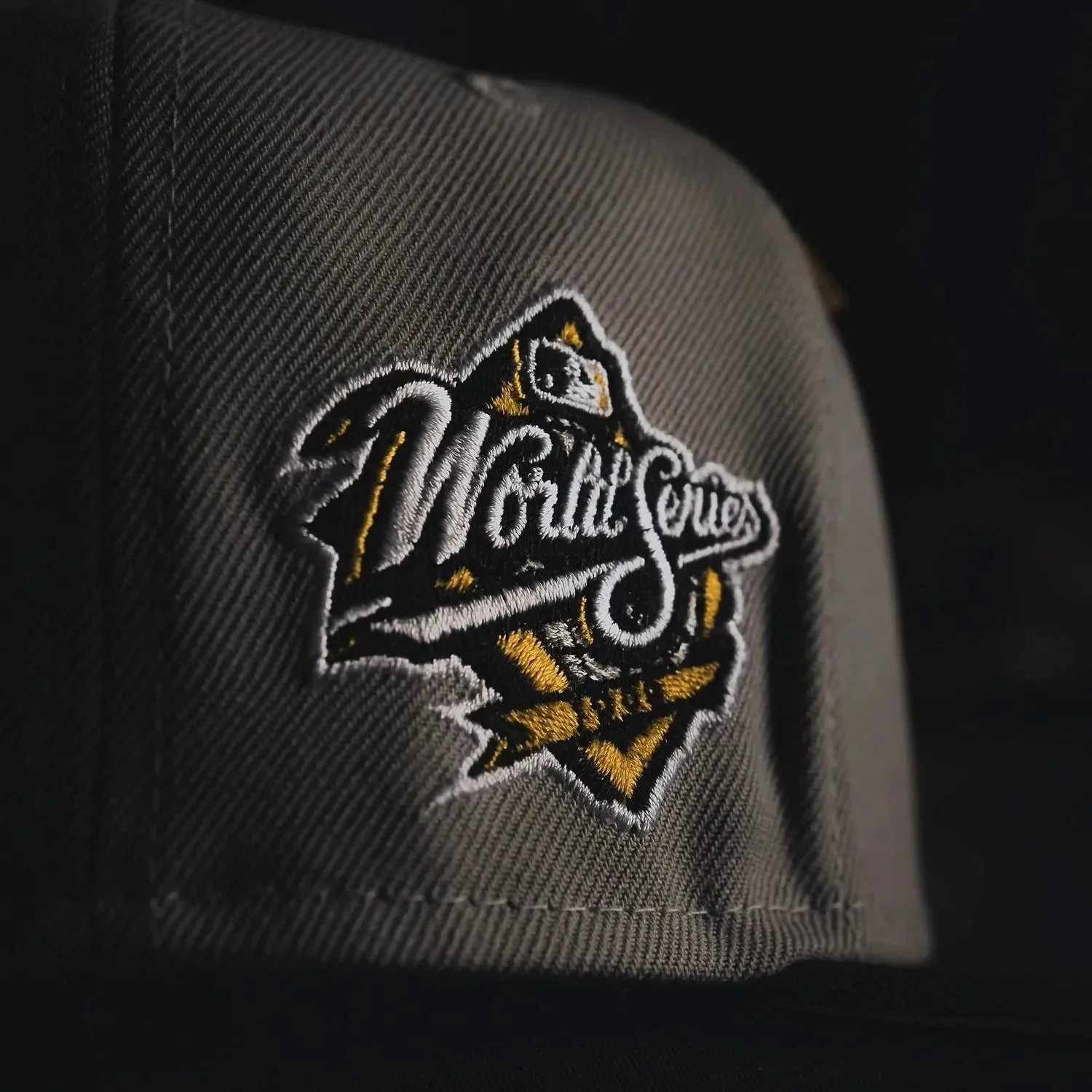 Exclusive Hot Pick Daily Special Offer New Era 59Fifty Mlb New York Yankees World Series 1999 Two Tone / Yellow Uv Fitted Cap