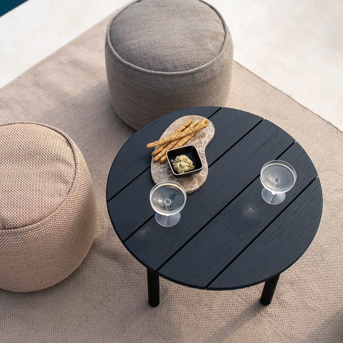 Quatro Outdoor Round Coffee Table