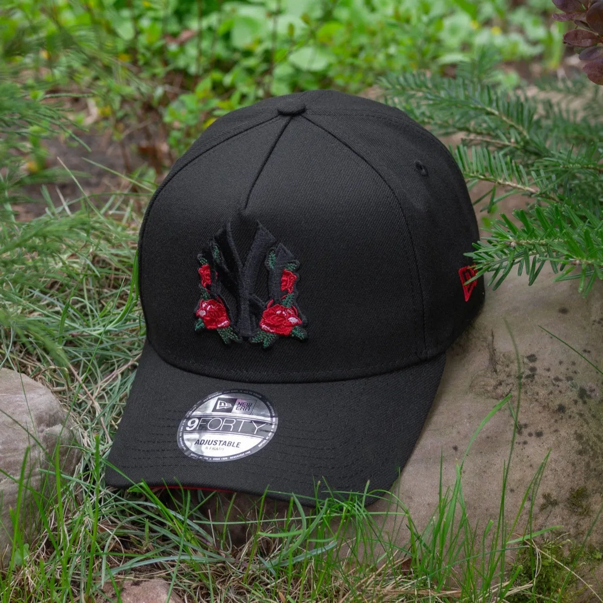 Hot Offer Event Today Only Special New Era 9Forty A-Frame Mlb New York Yankees Roses Black / Scarlet Uv Snapback